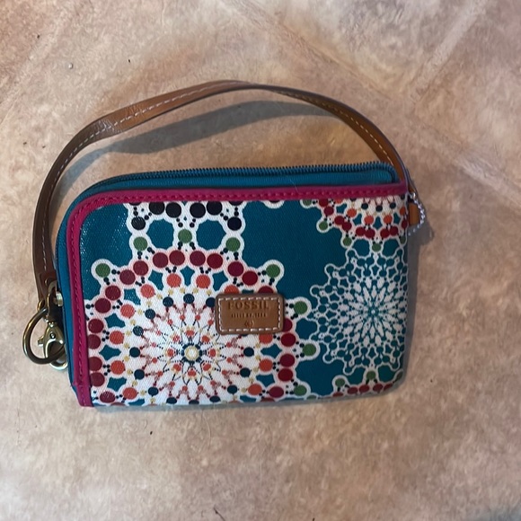 Fossil Wristlet VGUC but I don’t think it has been used. Just have too many. - Picture 1 of 3